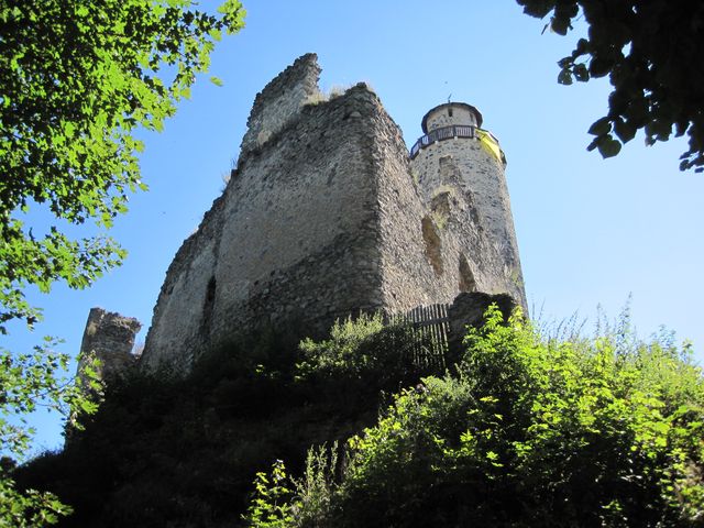 hrad Kostomlaty byl postaven počátkem 14. století