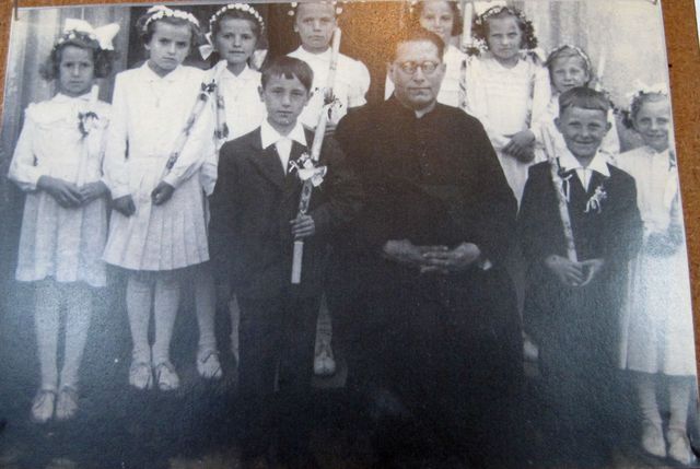 první sv. přijímání v Kamenici, rok 1957, P. František Vašek