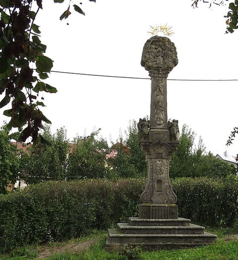 barokní sloup na začátku křížové cesty barokní sloup na začátku křížové cesty