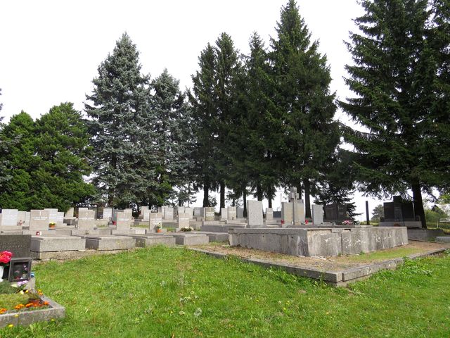 hřbitov v Dolní Hedeči - zde jsou pochovány řeholnice