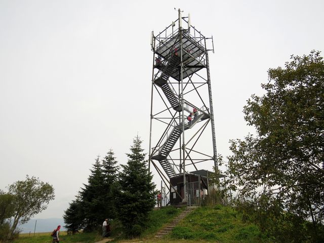 rozhledna Val u obce Dolní Hedeč rozhledna Val u obce Dolní Hedeč