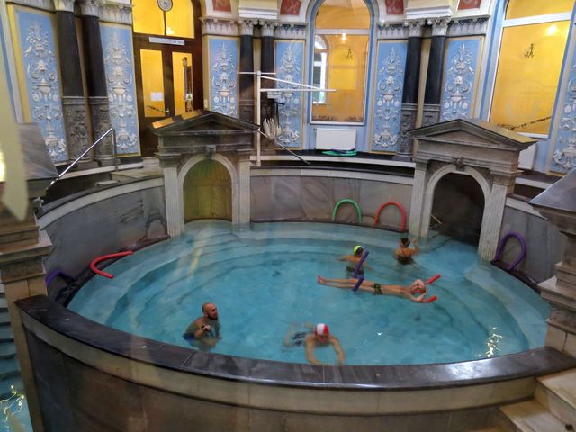 mramorový termální bazén v lázních Vojtěch v Ladek Zdrój mramorový termální bazén v lázních Vojtěch v Ladek Zdrój