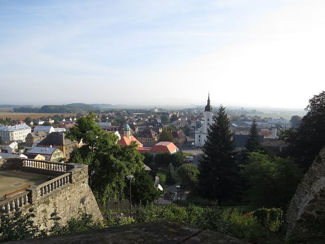výhled na město Javorník z terasy zámku Jánský Vrch