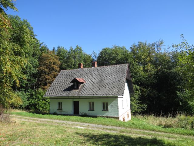 jediný zachovaný dům na Růženci - bývalá hájovna slouží jako lovecká chata