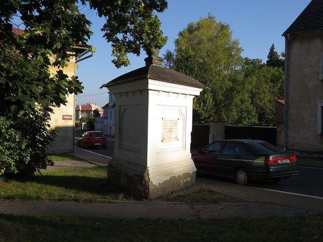 památník Karla Ditterse na křižovatce v Javorníku
