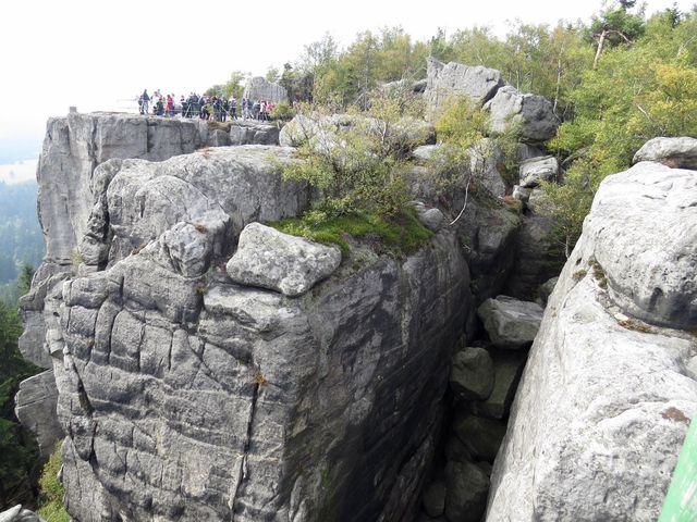 vyhlídky na okraji skalního masivu