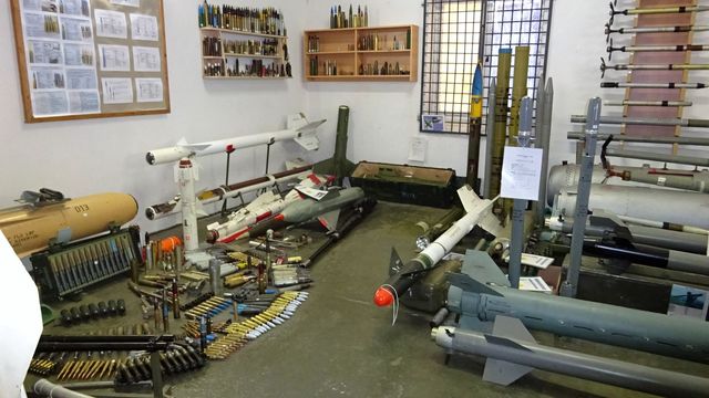 muzeum zbraní a munice v bývalém vojenském skladu; foto L. Tomáš