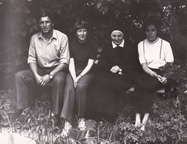 v klášterní zahradě v Bílé Vodě v roce 1972 v klášterní zahradě v Bílé Vodě v roce 1972