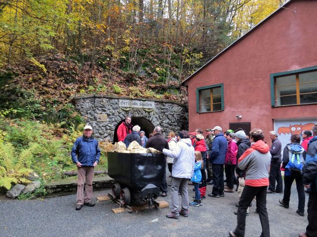 výklad před štolou Gertruda před prohlídkou výklad před štolou Gertruda před prohlídkou