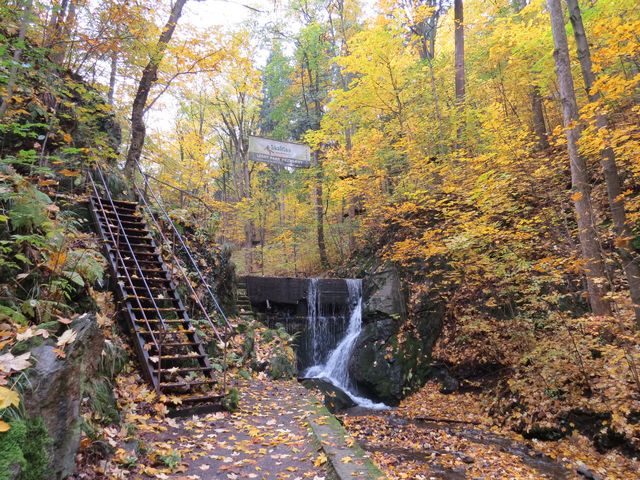 Zlatý potok ve Zlaté rokli Zlatý potok ve Zlaté rokli