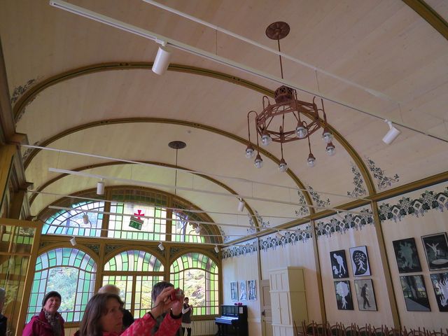 interiér secesního tanečního sálu v Račím údolí interiér secesního tanečního sálu v Račím údolí