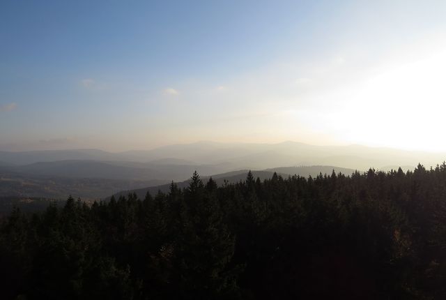 kouzelné světlo zapadajícího slunce - výhled z rozhledny na Borůvkové hoře