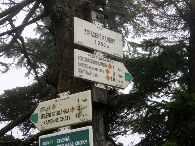 máme za sebou 400 výškových metrů výstupu; www.svatosi.cz máme za sebou 400 výškových metrů výstupu; www.svatosi.cz