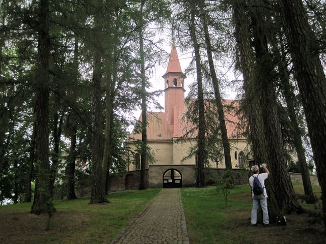 NS vede od zámku po Kateřinském kopci směrem k Homoli NS vede od zámku po Kateřinském kopci směrem k Homoli