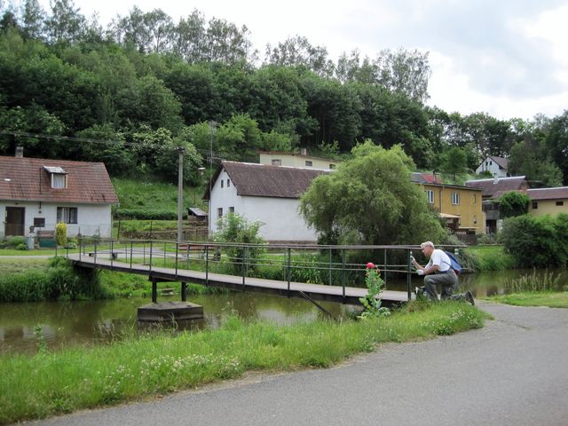 Cesta Gustava Mahlera vede po mostě přes Želivku a končí v želivském parku Cesta Gustava Mahlera vede po mostě přes Želivku a končí v želivském parku