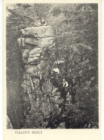 Fialovy skály, dnes Na Skalce, vyfoceno v červnu 1916