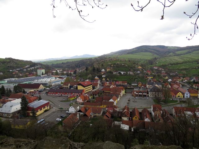 centrum Brumova - za kopcem je Slovensko