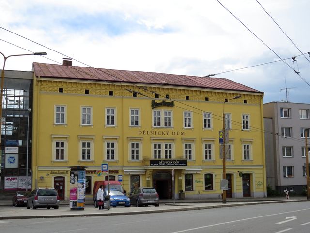 Dělnický dům byl postaven v roce 1869 jako hotel Czap
