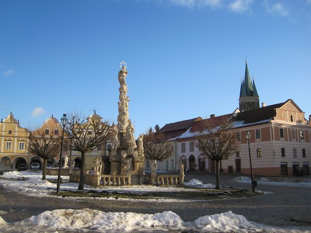 barokní mariánský sloup je dominantou telčského náměstí Zachariáše z Hradce; www.svatosi.cz