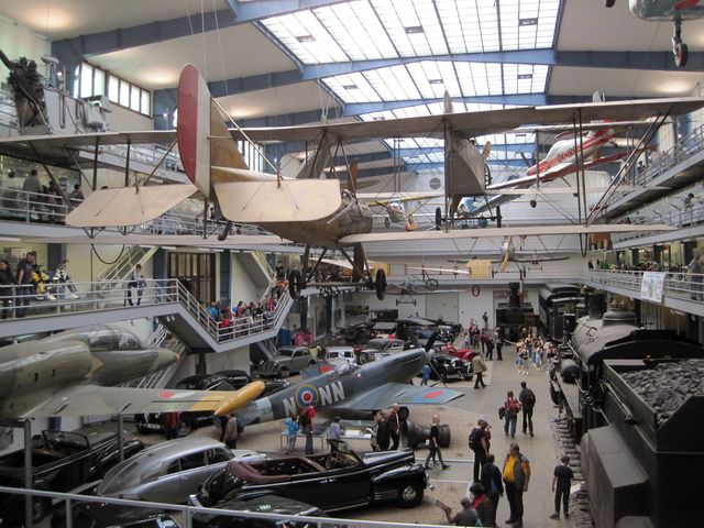 hala Národního technického muzea s expozicí "Doprava"