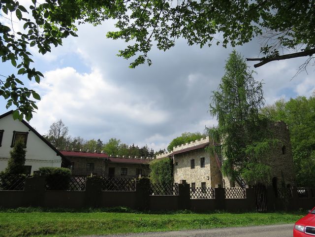klášter v bývalé hájence Sedlečko u Kuroslep