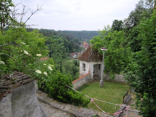 zákoutí klášterní zahrady nad údolím Lužnice