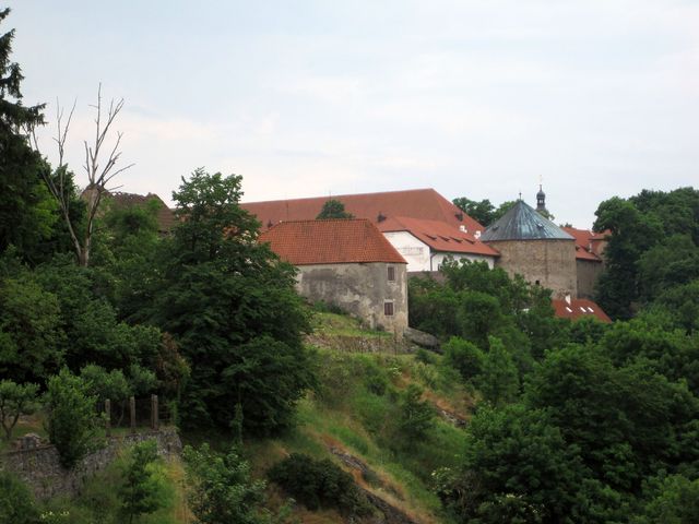 západní hradba s baštami č. 11 a 12