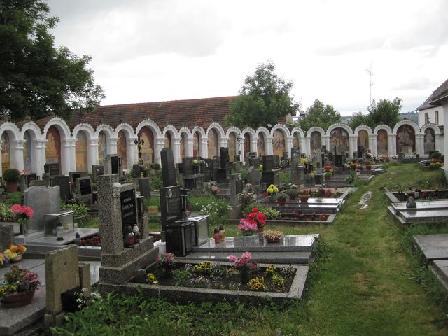 hřbitov u kostela v Albrechticích nad Vltavou