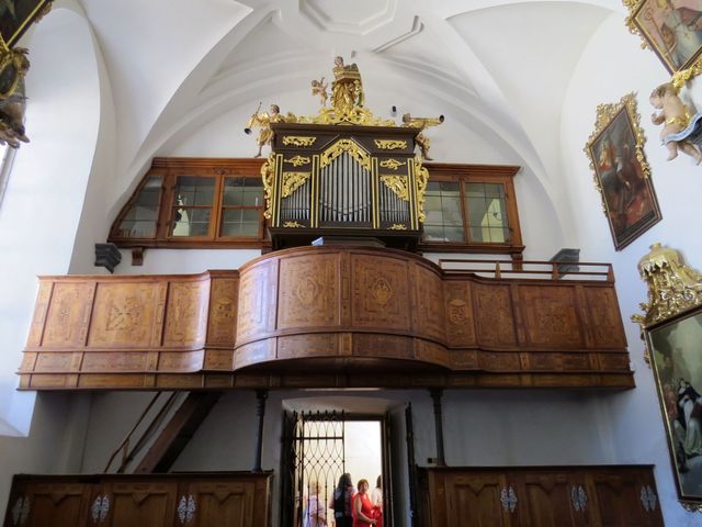 interiér zámecké kaple v Náměšti