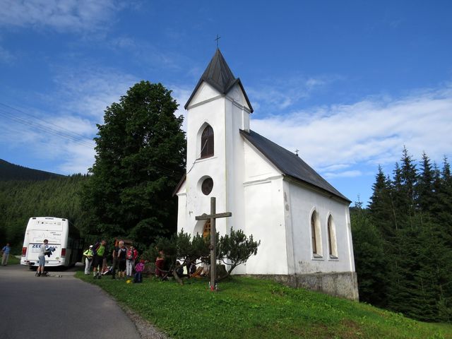 kostelík na Magurce pod hřebenem Nízkých Tater; www.svatosi.cz