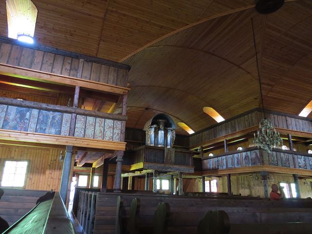 na stavbu kostela mohlo být použito pouze dřevo
