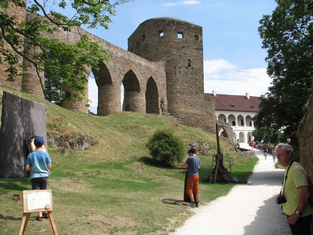 gotický hrad a renesanční zámek Velhartice; foto F. Janeček